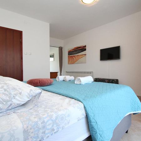 Apartments And Room Silvana Rovinj Exterior photo