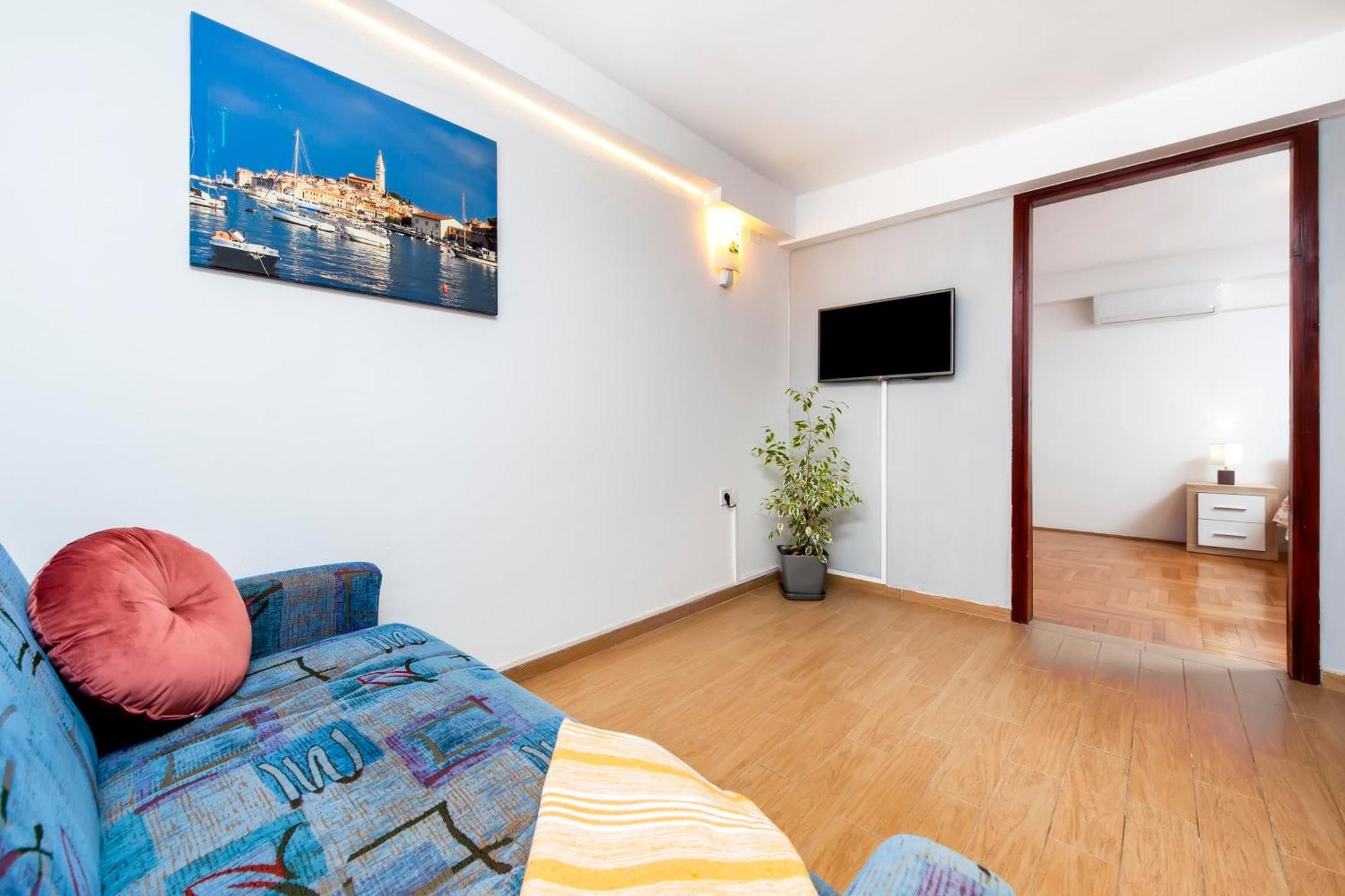 Apartments And Room Silvana Rovinj Exterior photo