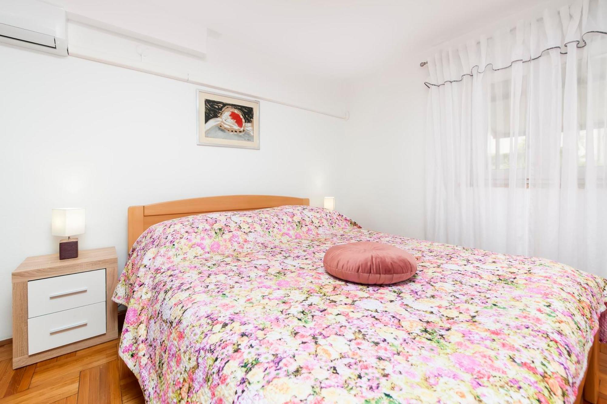 Apartments And Room Silvana Rovinj Exterior photo