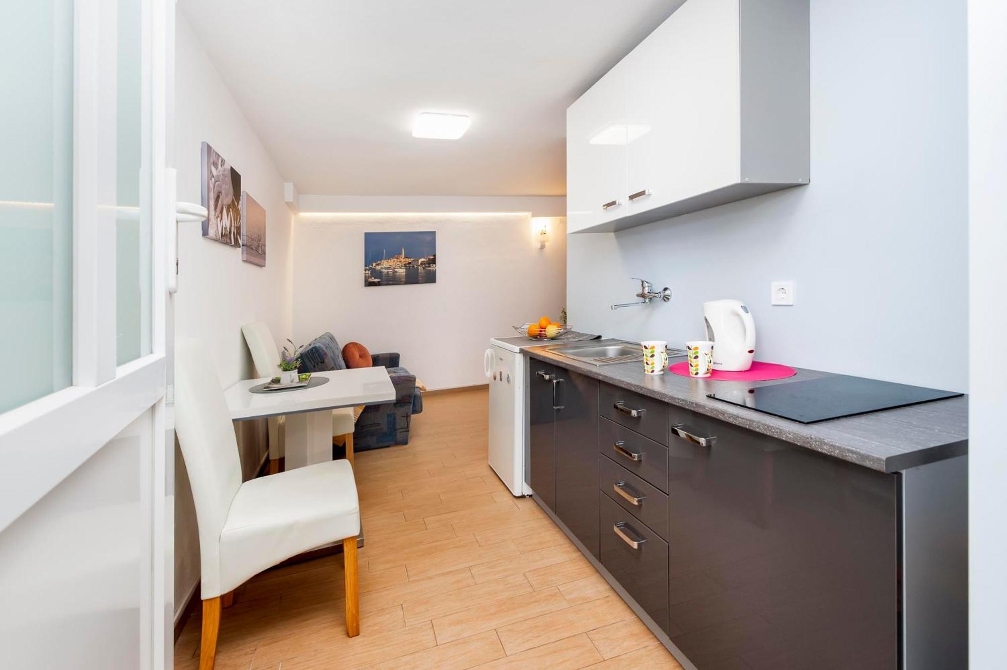 Apartments And Room Silvana Rovinj Exterior photo