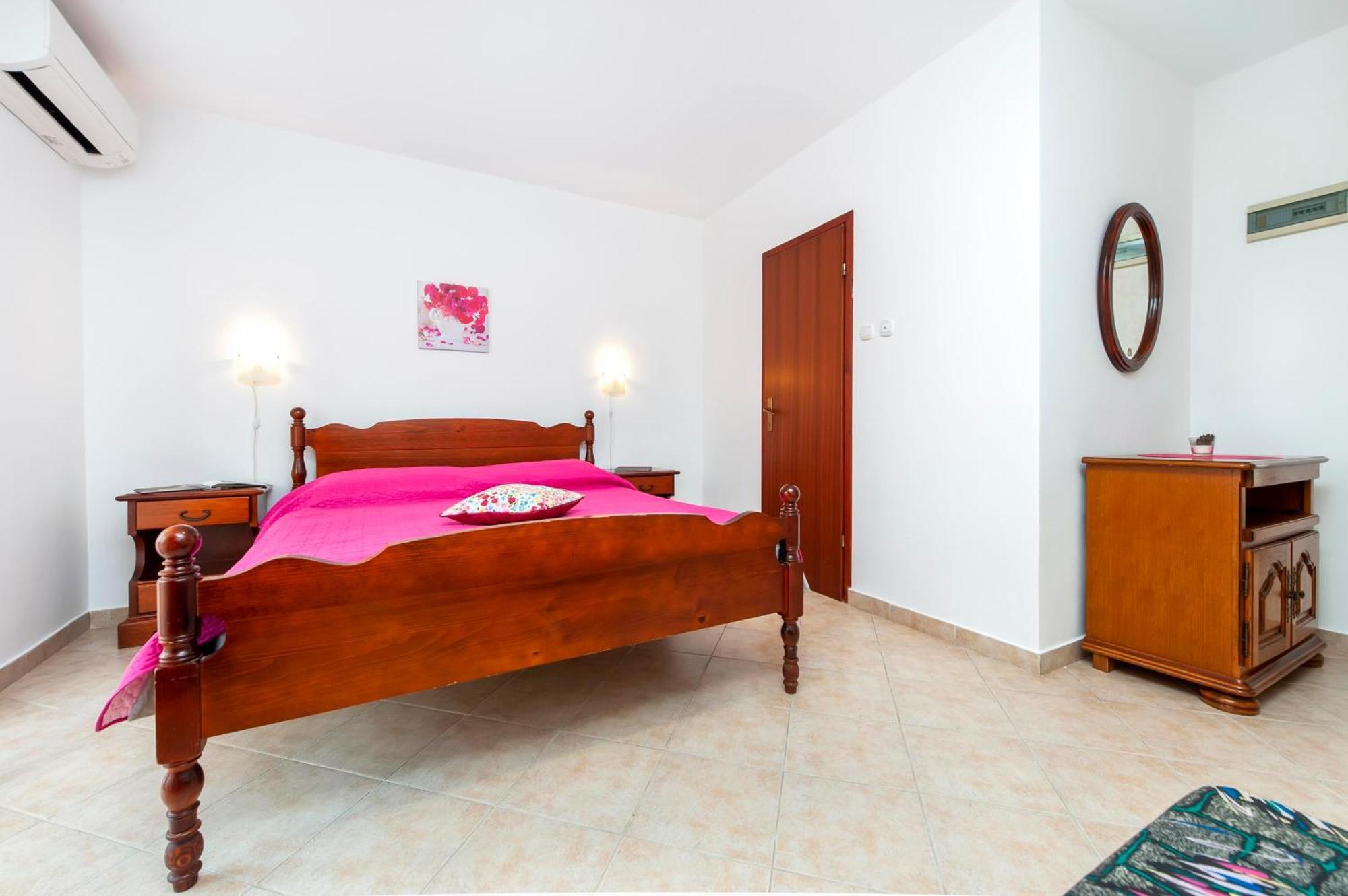 Apartments And Room Silvana Rovinj Exterior photo