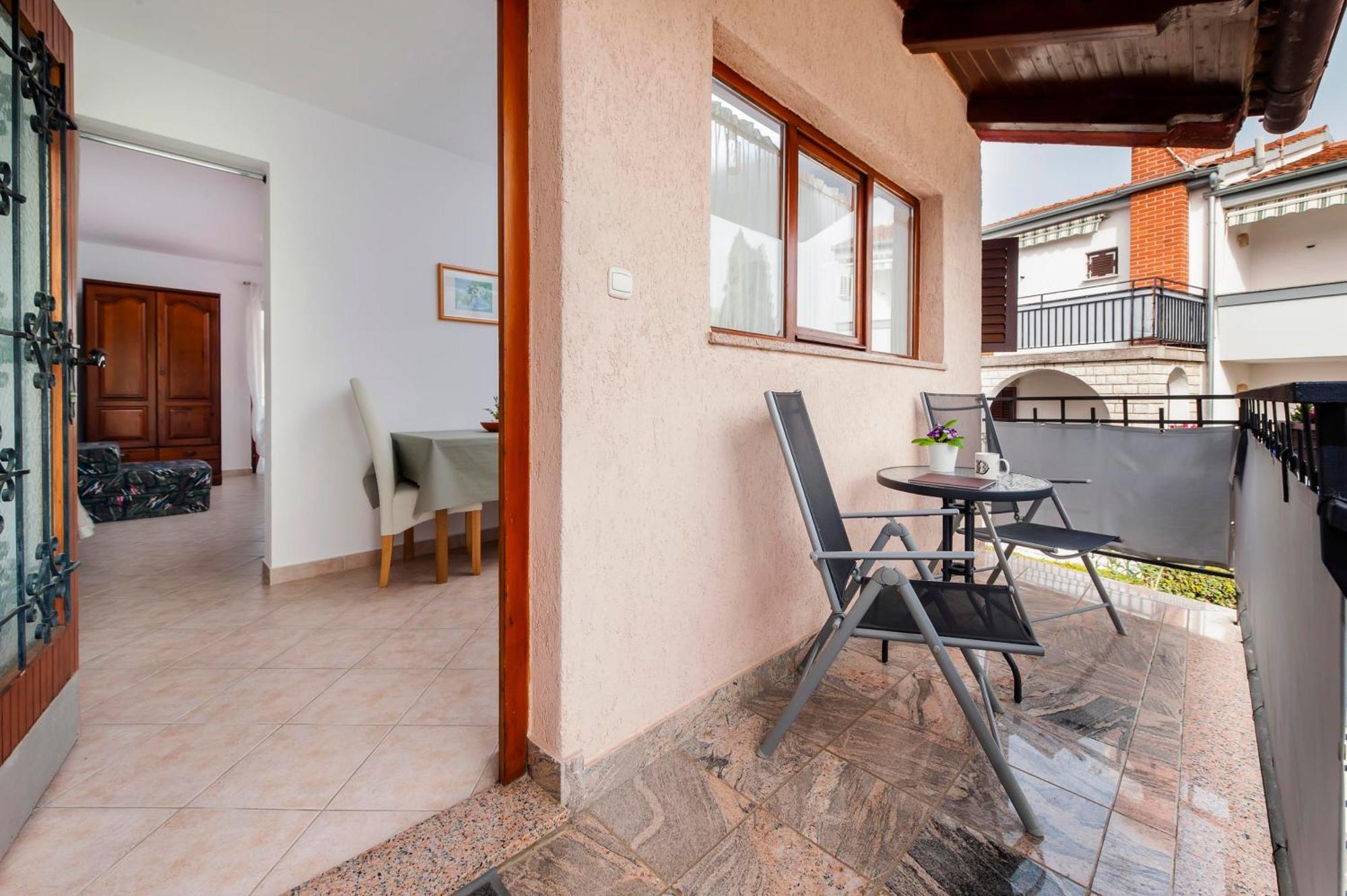 Apartments And Room Silvana Rovinj Exterior photo