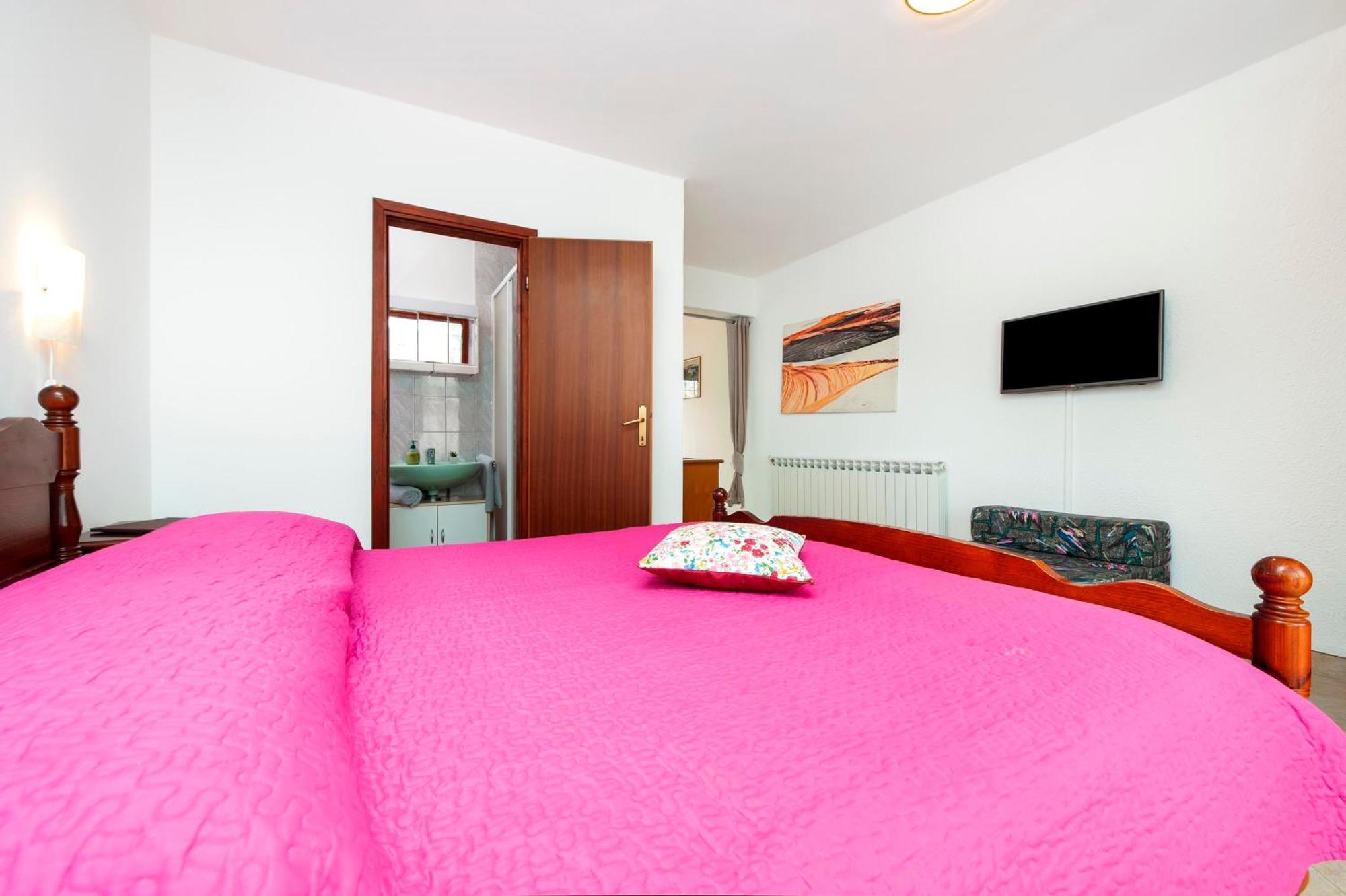 Apartments And Room Silvana Rovinj Exterior photo