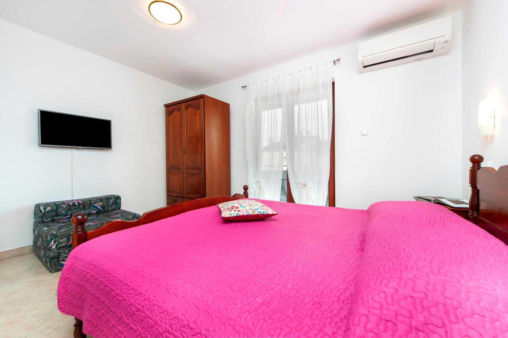 Apartments And Room Silvana Rovinj Room photo